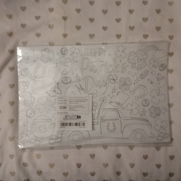 📚🎨 3/$15 *NWT* St. Patrick's Day Paper Coloring Placemats - Picture 1 of 2